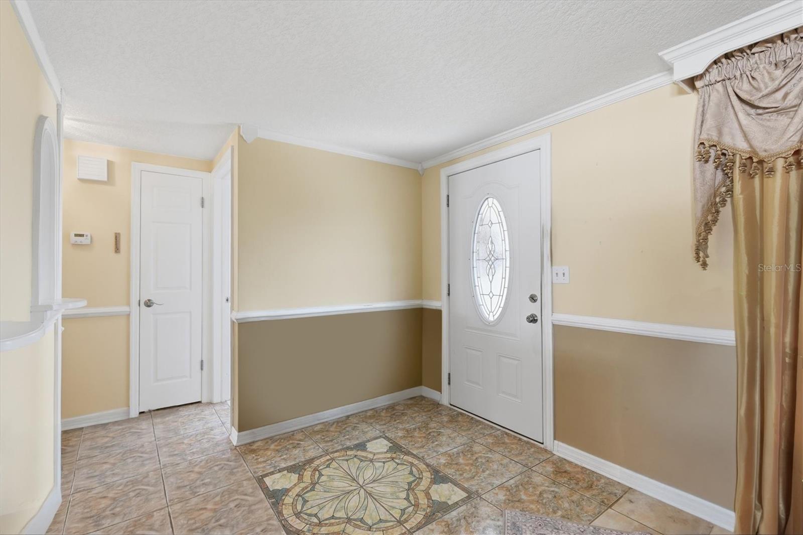 COLONIAL HILLS - Residential