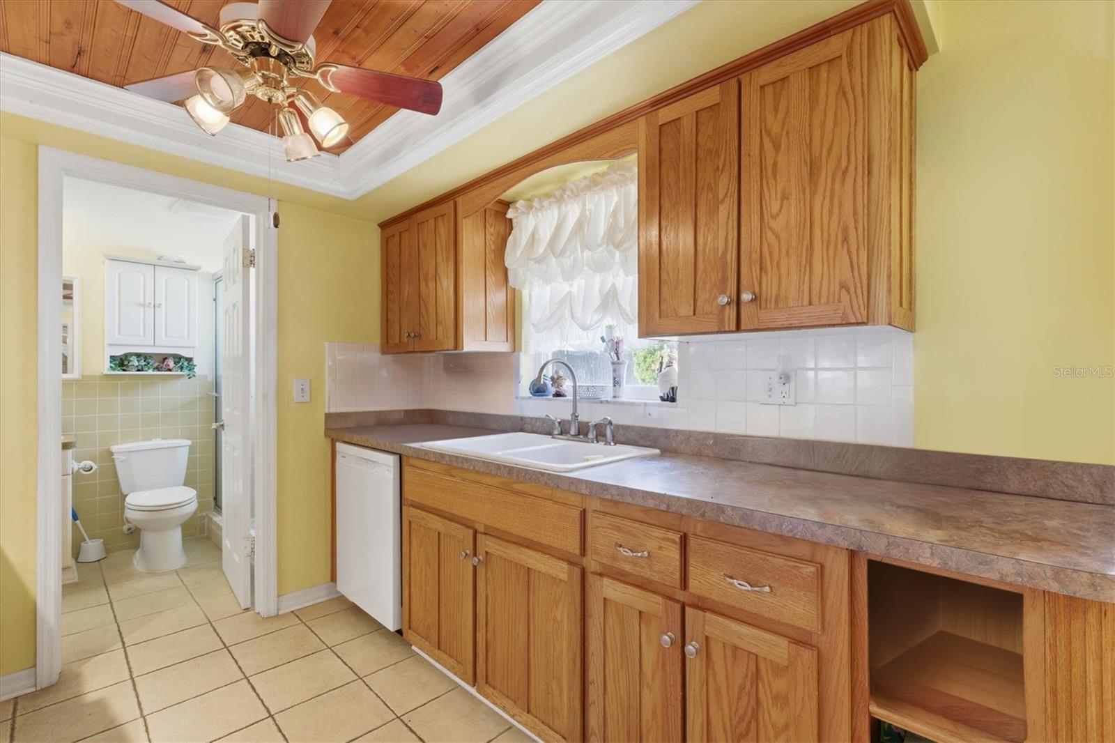 COLONIAL HILLS - Residential