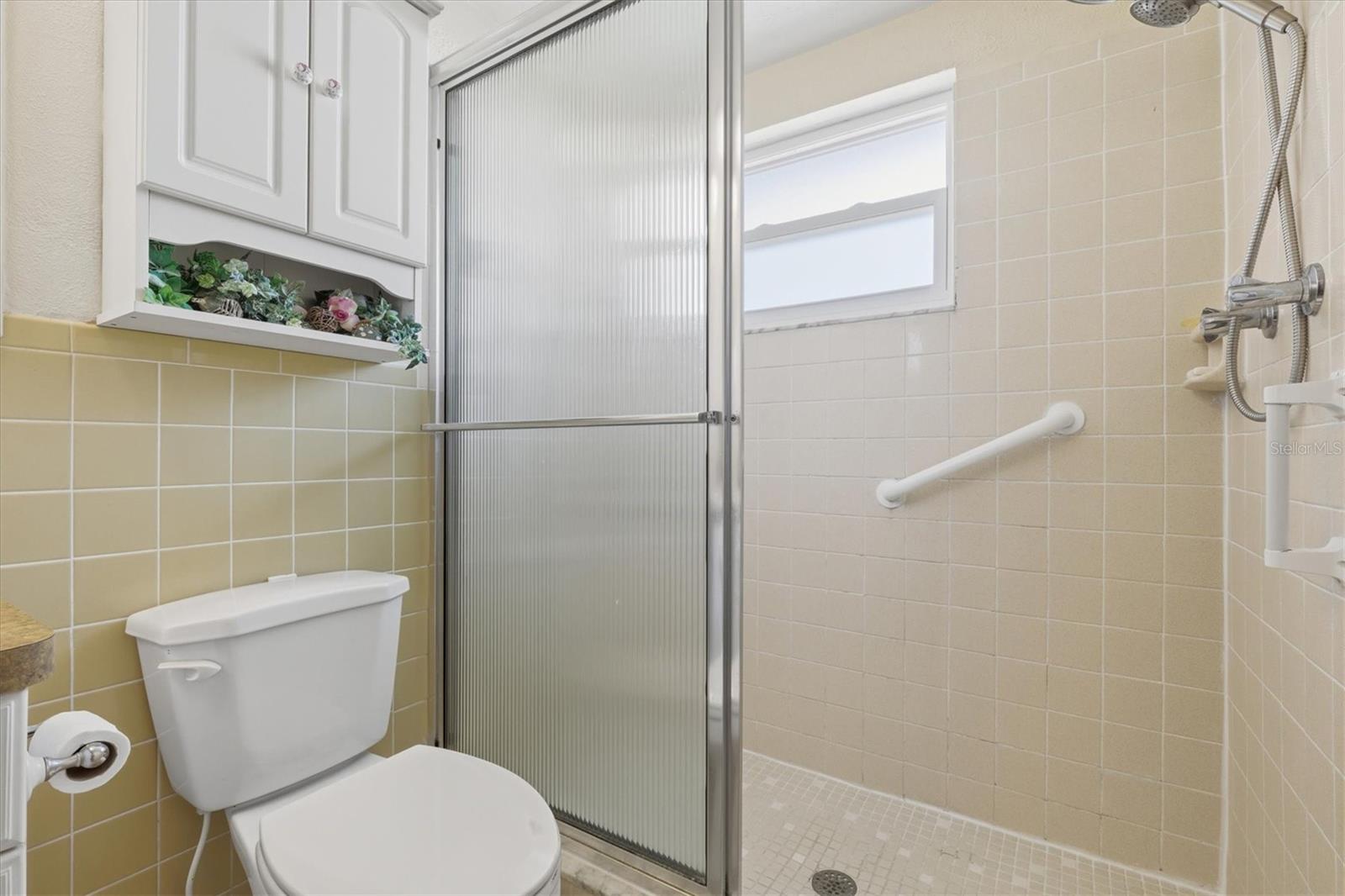 COLONIAL HILLS - Residential