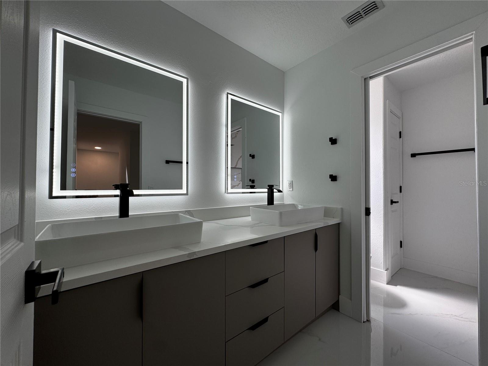 JOHNS LANDING - Residential
