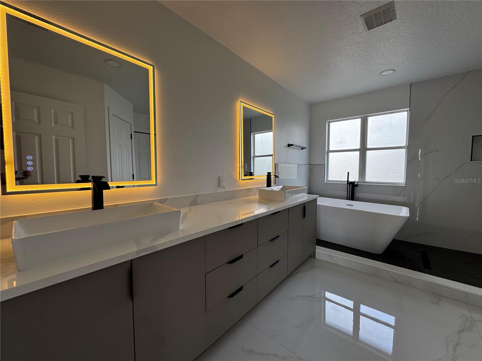 JOHNS LANDING - Residential