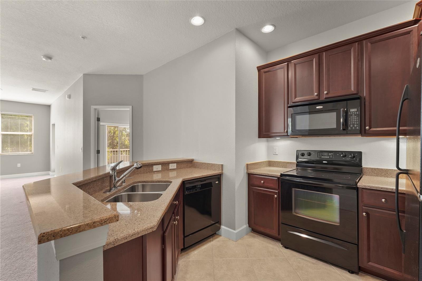 3671 PARKRIDGE CIRCLE 8-201