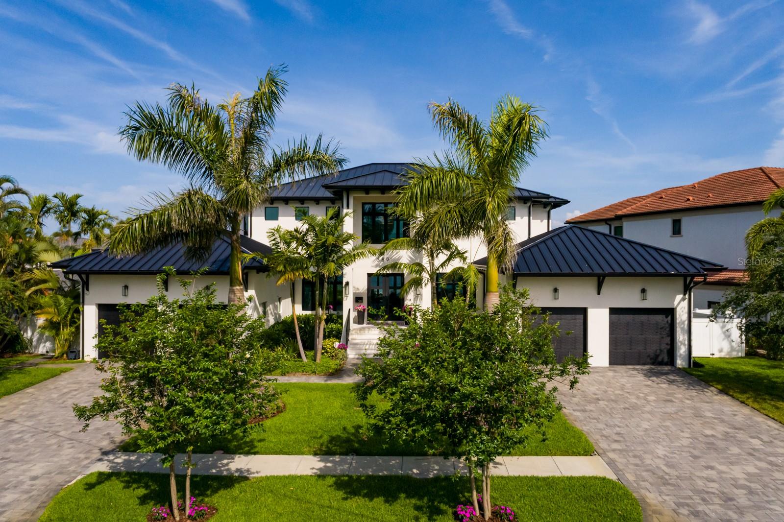 389 BAYVIEW DRIVE NE