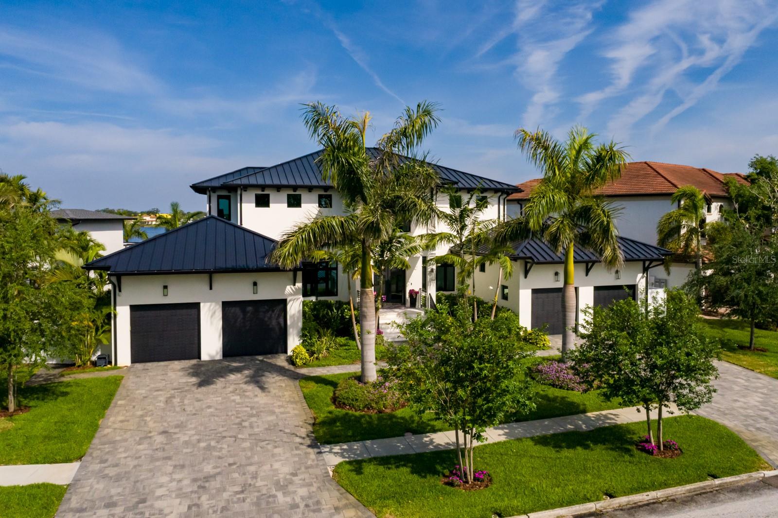 389 BAYVIEW DRIVE NE
