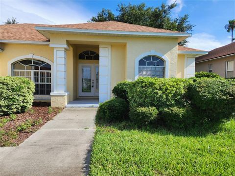 A home in LAKELAND