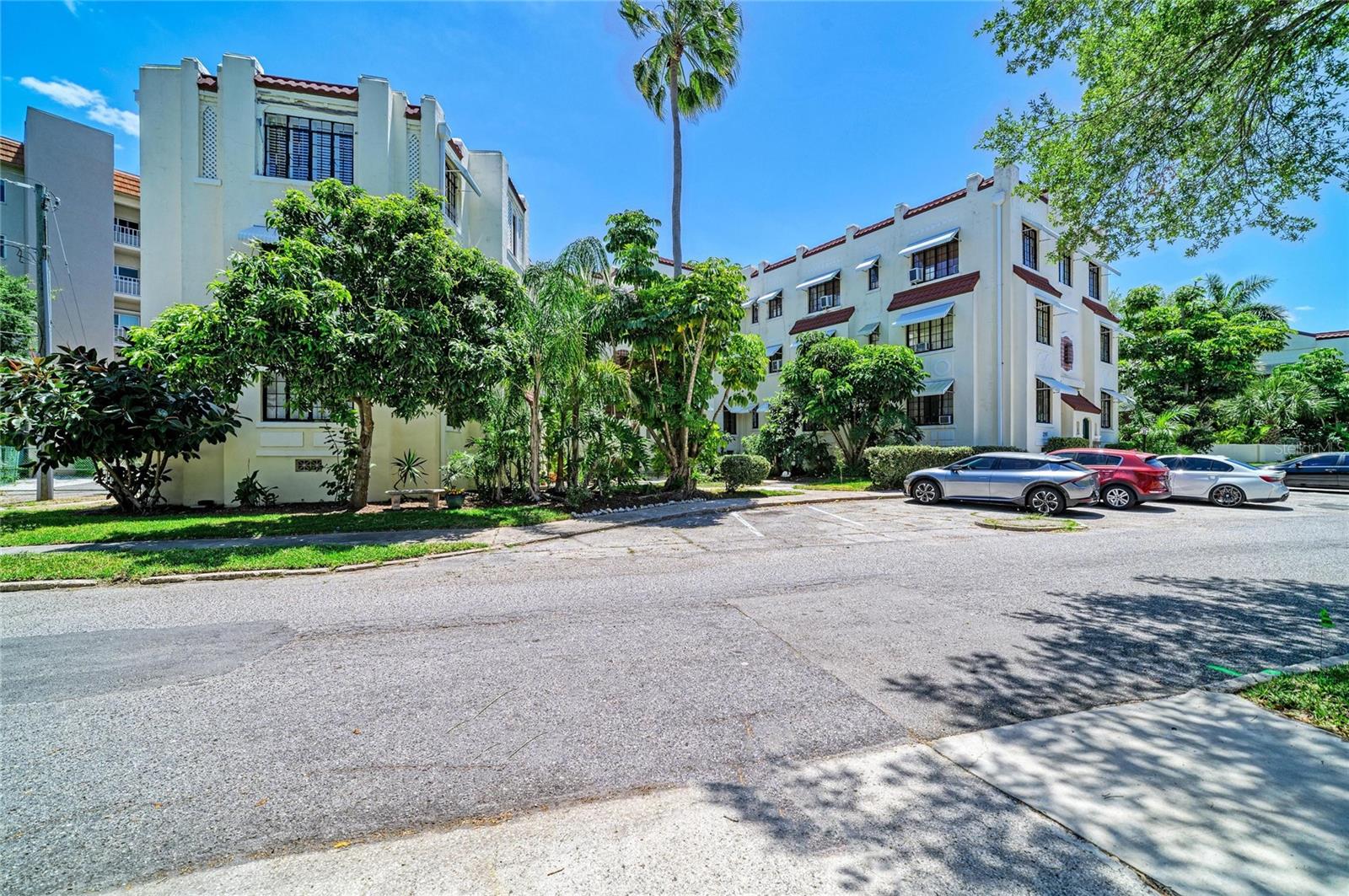 210 N 17TH STREET W 14