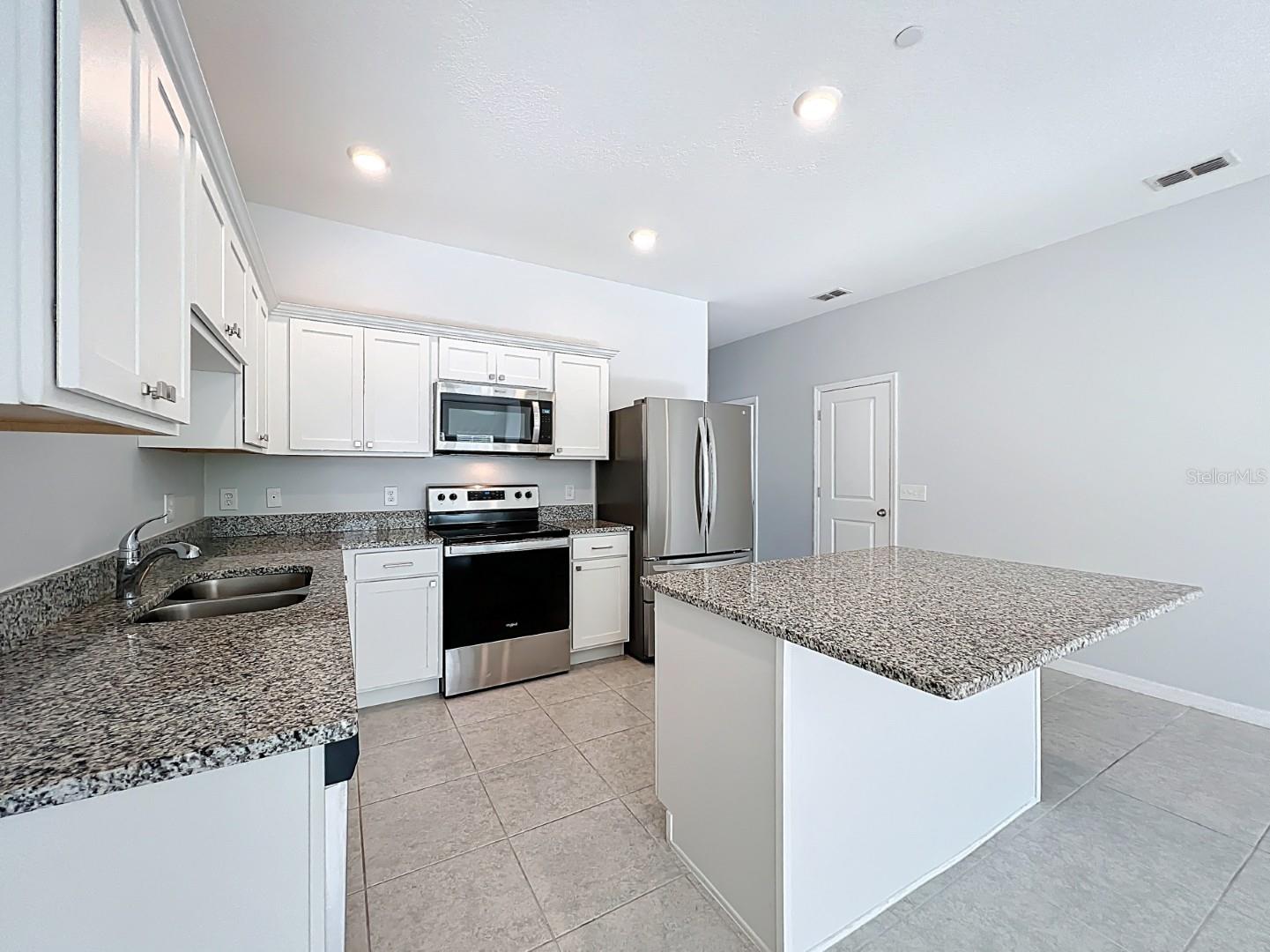 BAY LAKE PRESERVE - Residential