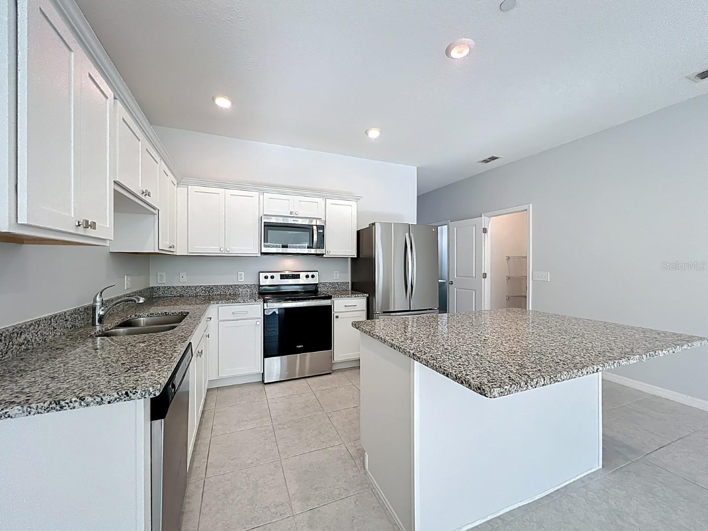 BAY LAKE PRESERVE - Residential