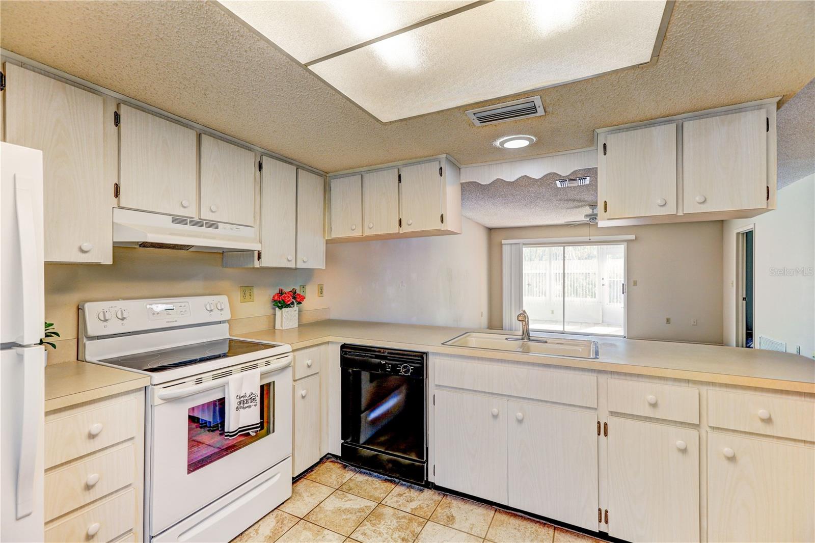 VILLAGE WOODS CONDO PH 01 - Residential