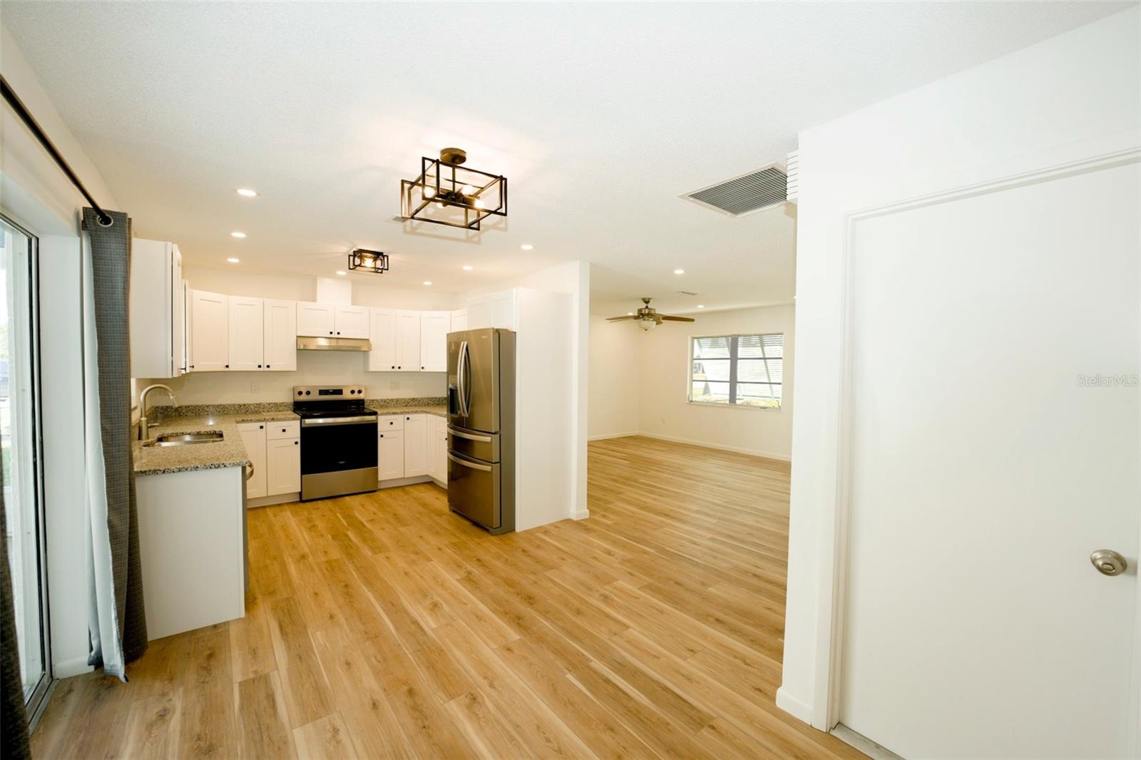 VENICE EAST 3RD ADD - Residential Lease