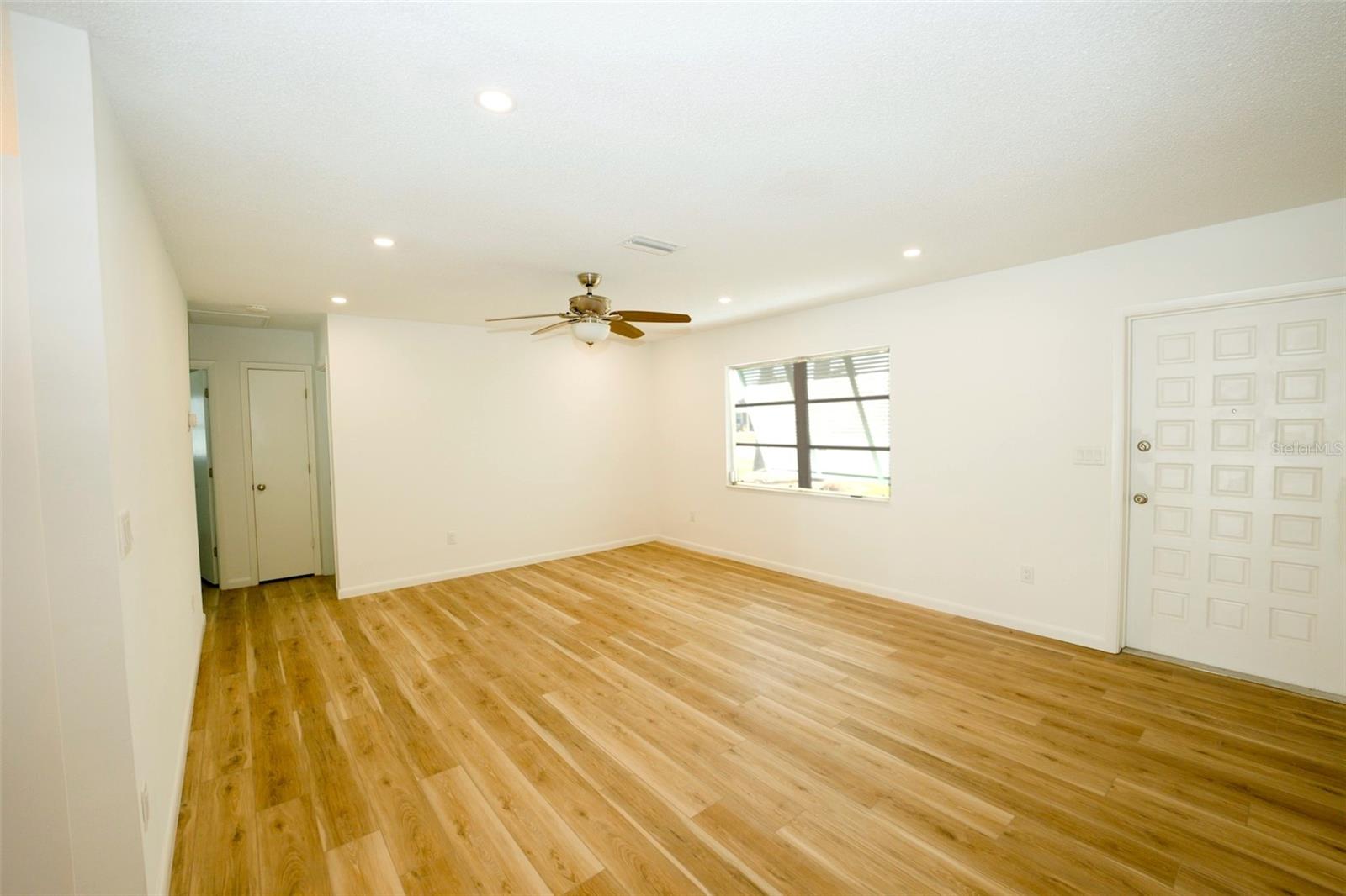 VENICE EAST 3RD ADD - Residential Lease