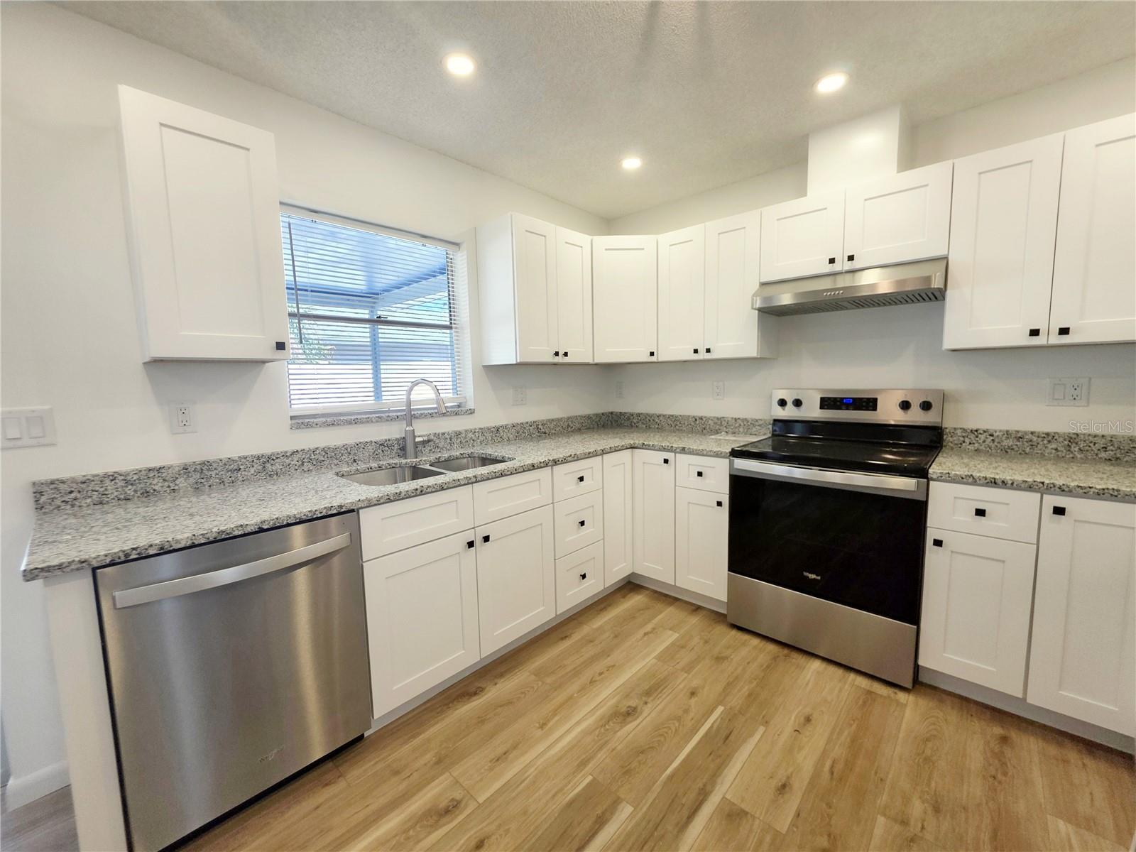 VENICE EAST 3RD ADD - Residential Lease