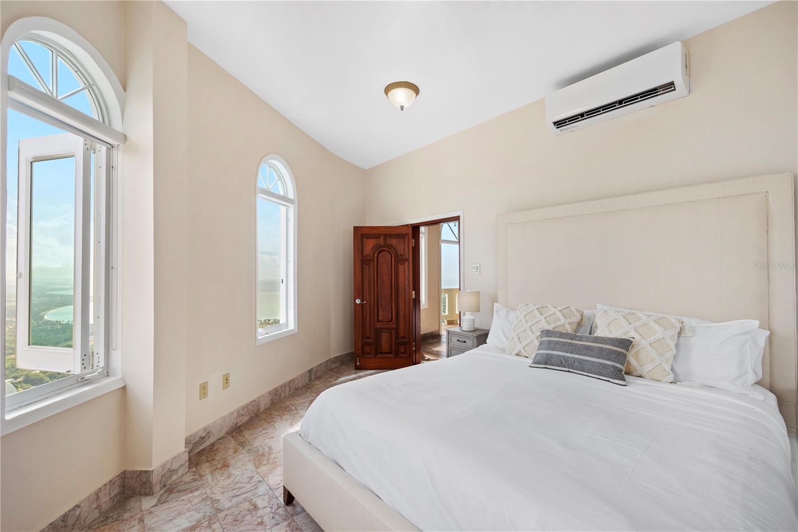 PALATINE ESTATES - Residential