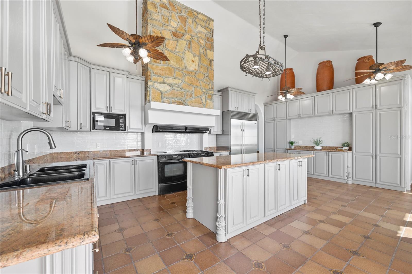 PALATINE ESTATES - Residential