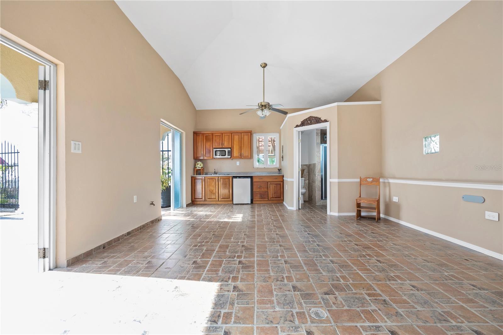 PALATINE ESTATES - Residential