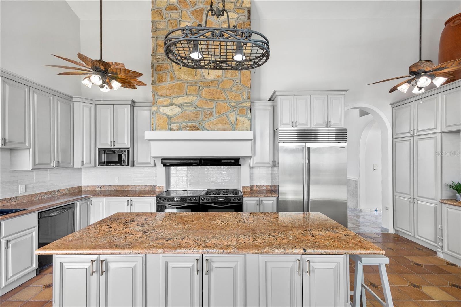 PALATINE ESTATES - Residential