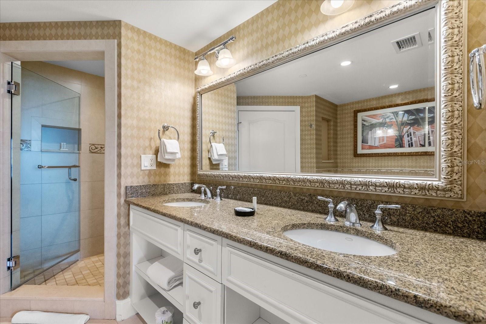 REUNION GRANDE CONDO - Residential