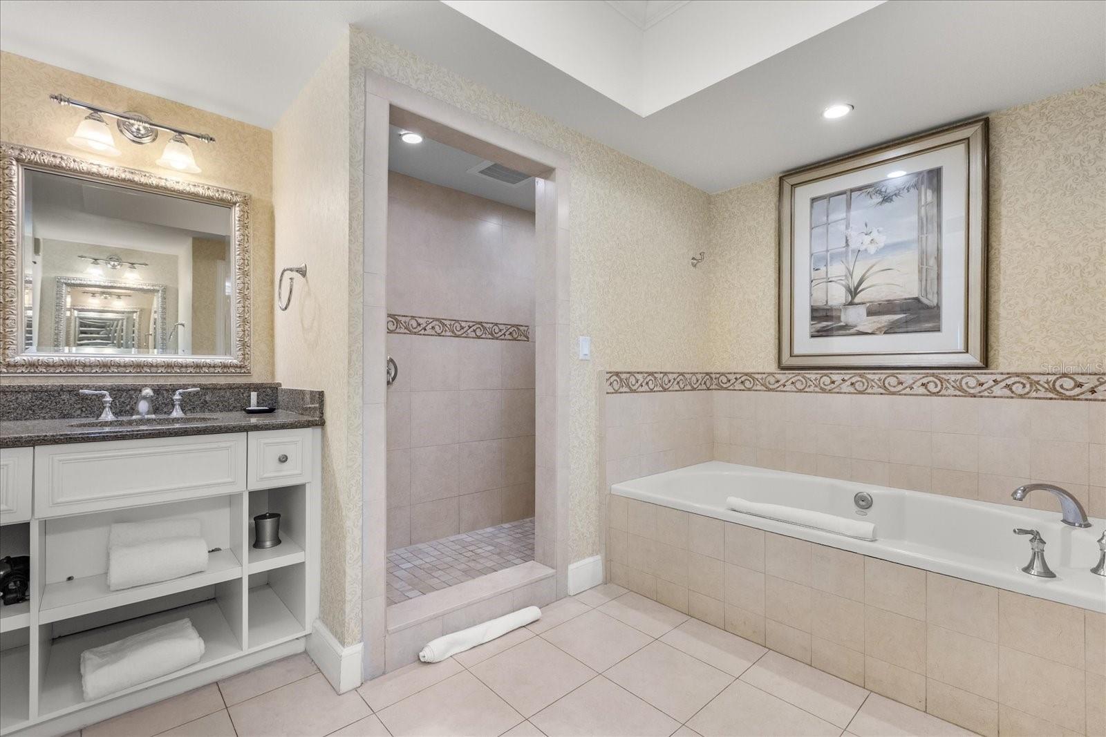 REUNION GRANDE CONDO - Residential