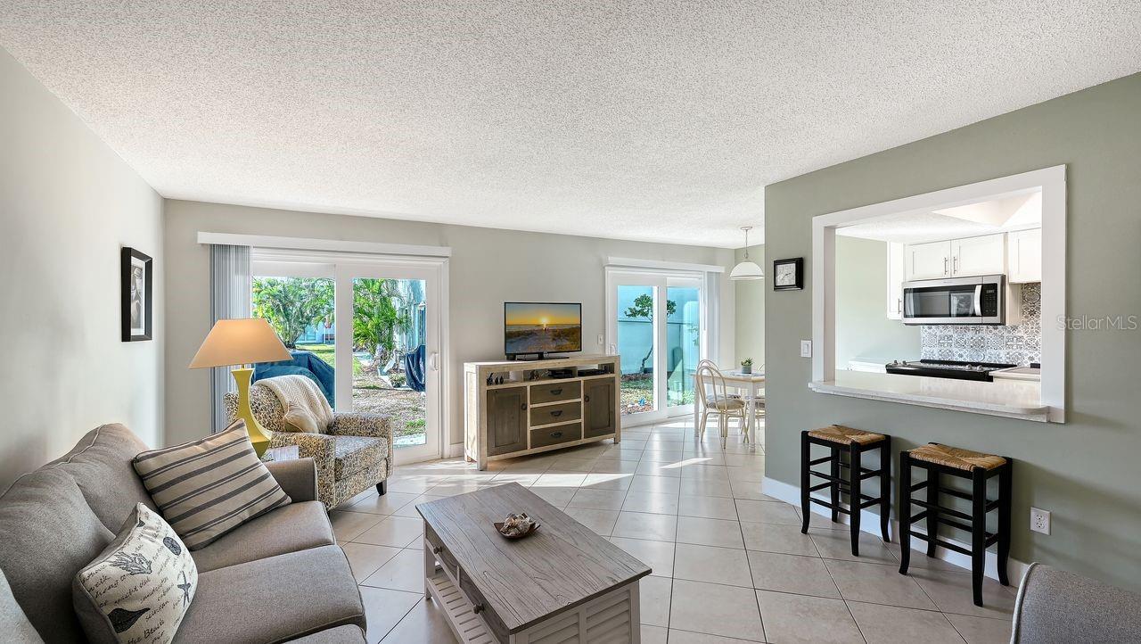 TOWNHOUSES IN THE CAY CB5/93 - Residential