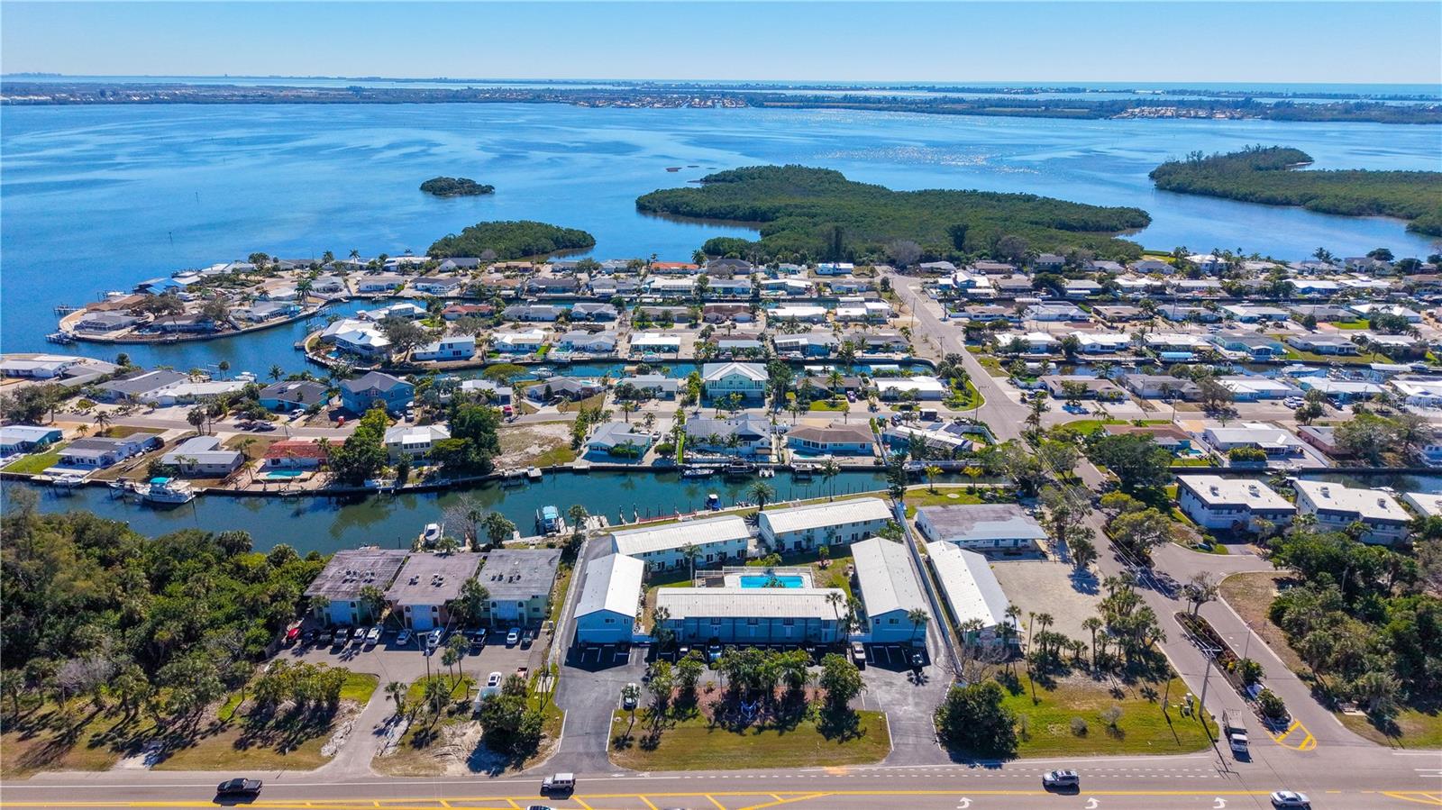 TOWNHOUSES IN THE CAY CB5/93 - Residential