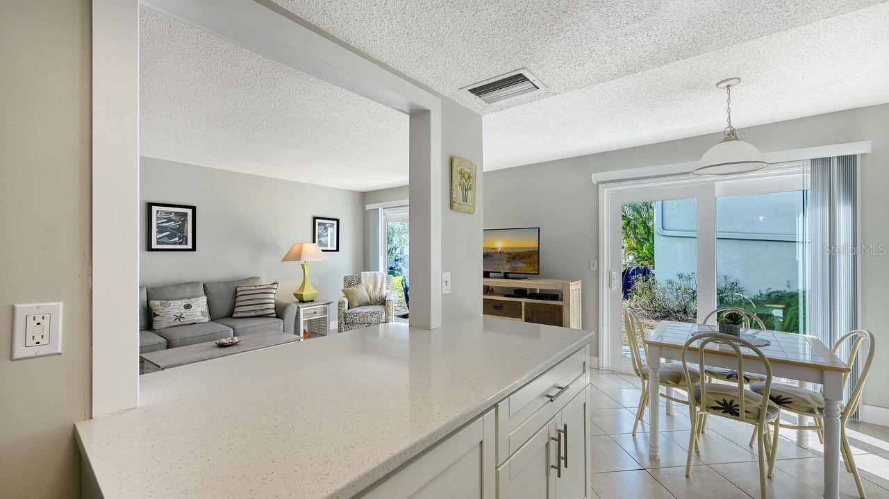 TOWNHOUSES IN THE CAY CB5/93 - Residential