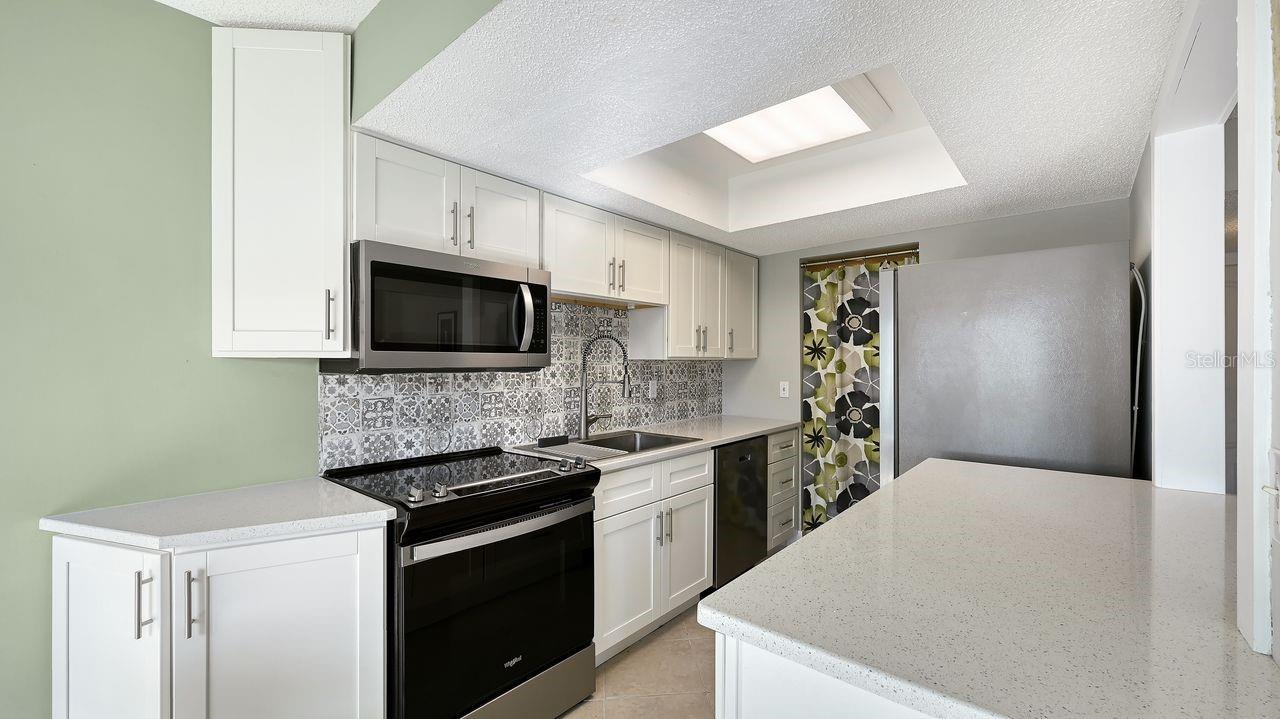 TOWNHOUSES IN THE CAY CB5/93 - Residential