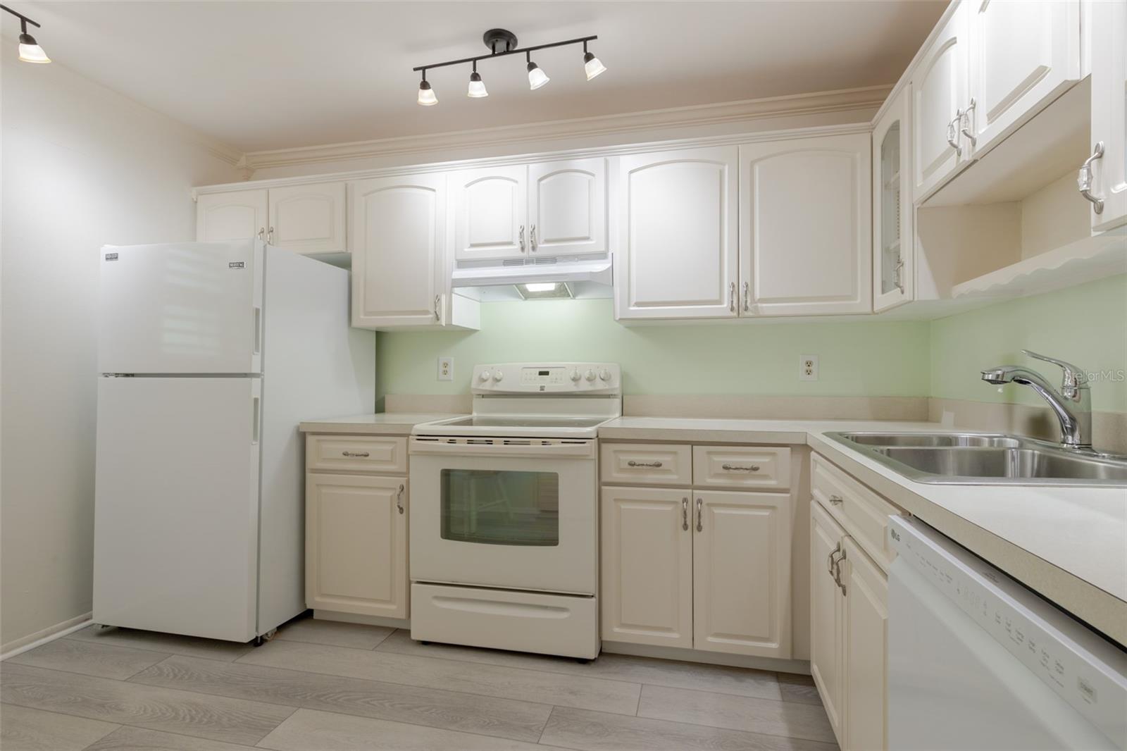 IRONWOOD TENTH - Residential