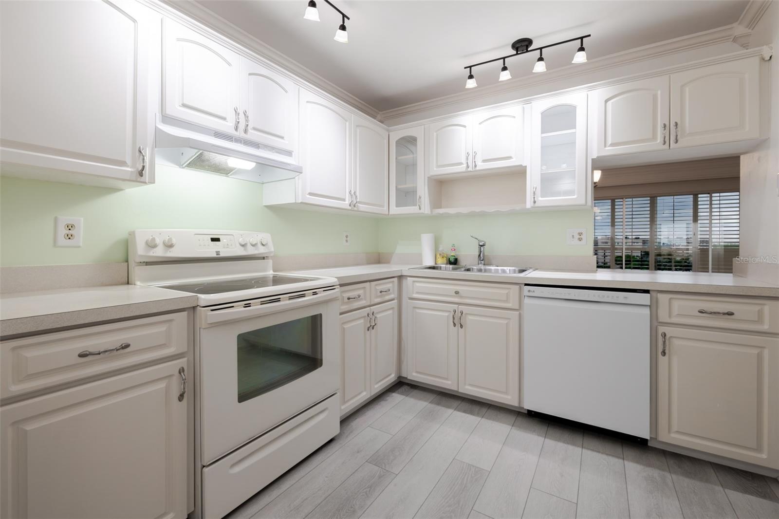 IRONWOOD TENTH - Residential