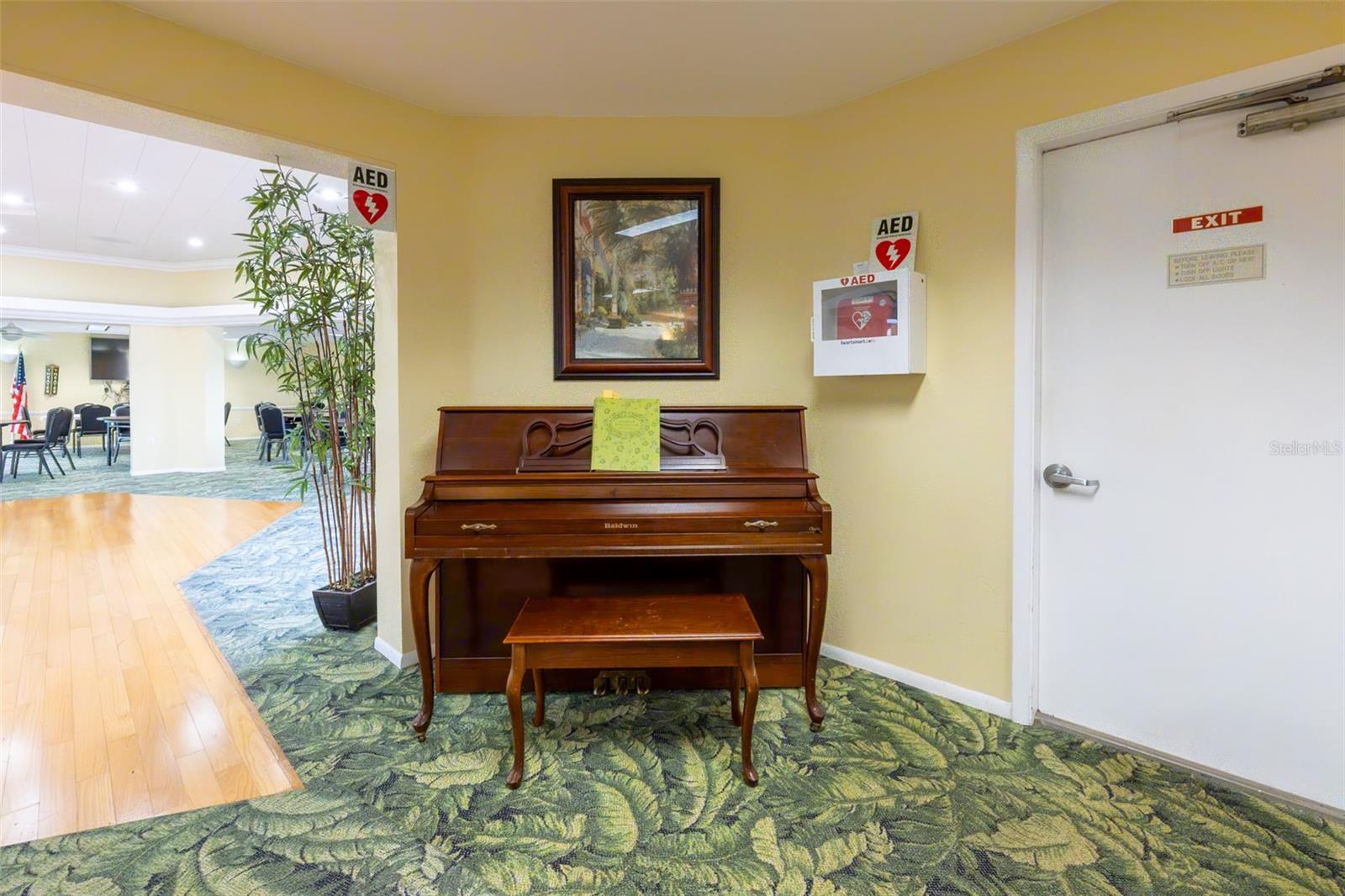 IRONWOOD TENTH - Residential