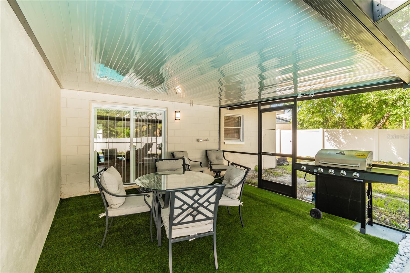 CARROLLWOOD MEADOWS UNIT XI - Residential Lease