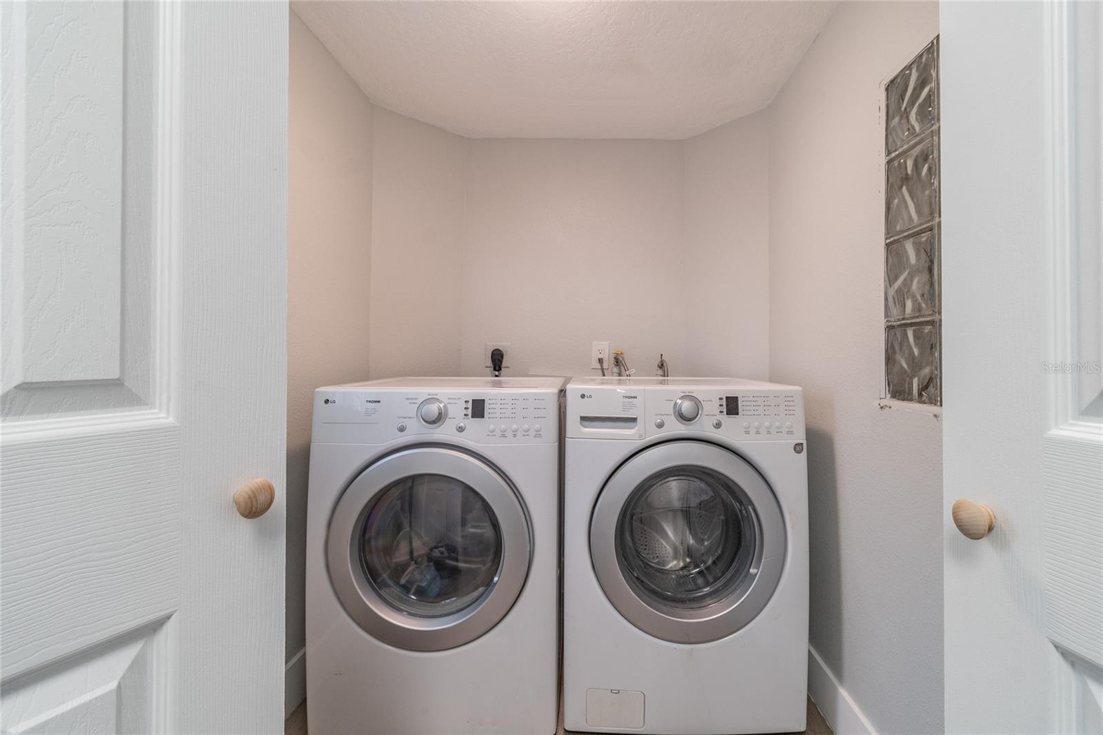 CARROLLWOOD MEADOWS UNIT XI - Residential Lease