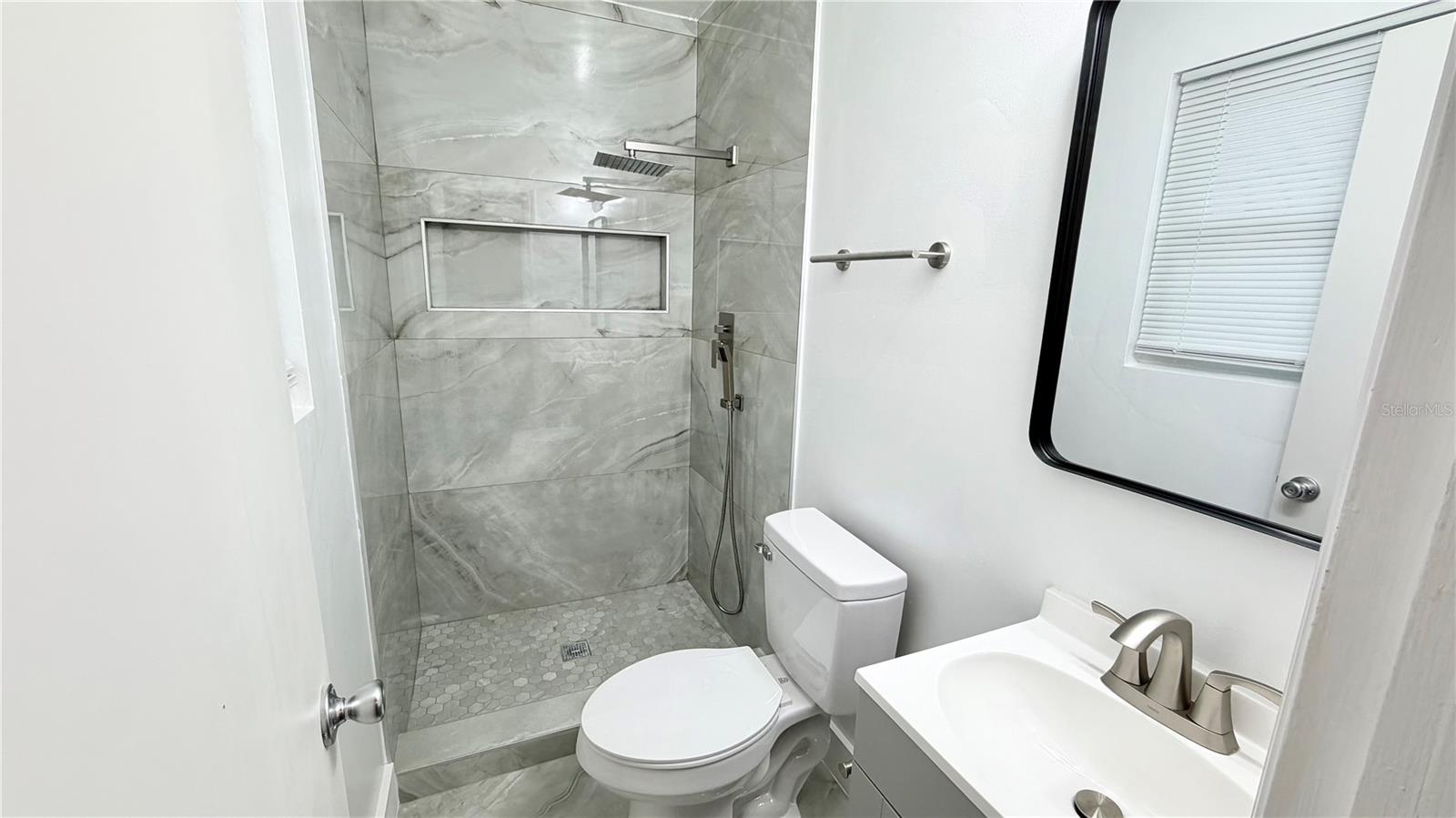 ENGELWOOD PARK - Residential Lease