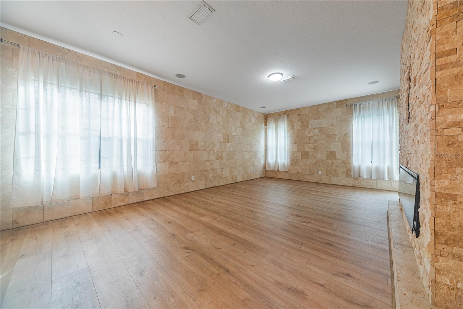 EAGLE CRK VILLAGE G PH 1 - Residential