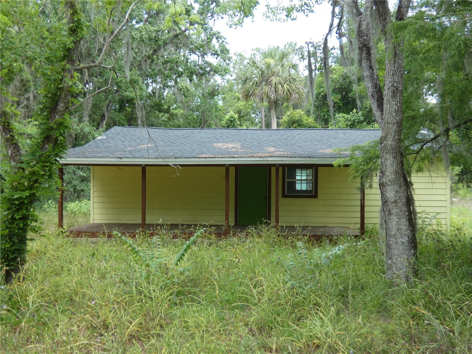 Short Sale. "SHORT SALE!! SHORT SALE!! Seller accepting CASH ONLY!! Needs TLC. Bankruptcy short sale will take about 120 days to get response on offer from lien holders. Quaint Florida 2 bedroom. 2 bath home in Crystal River. Remodeled and needs some finishing and will make a great vacation rental investment. This truly gives you the old Florida vibe.