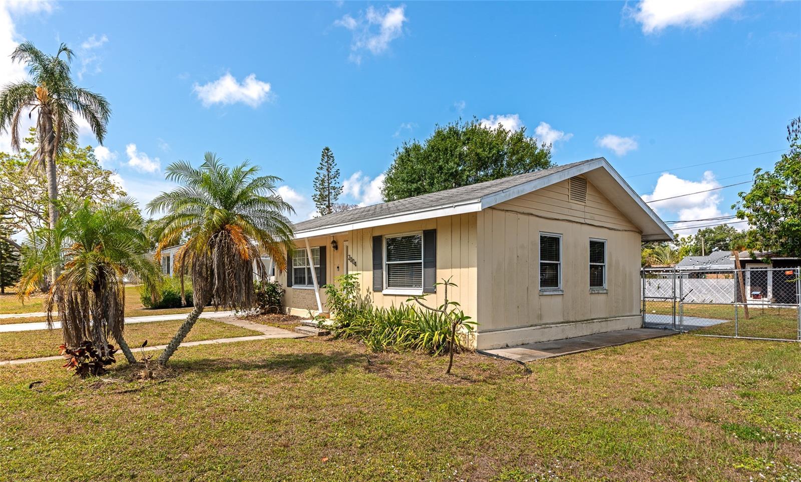 2004 19TH STREET W