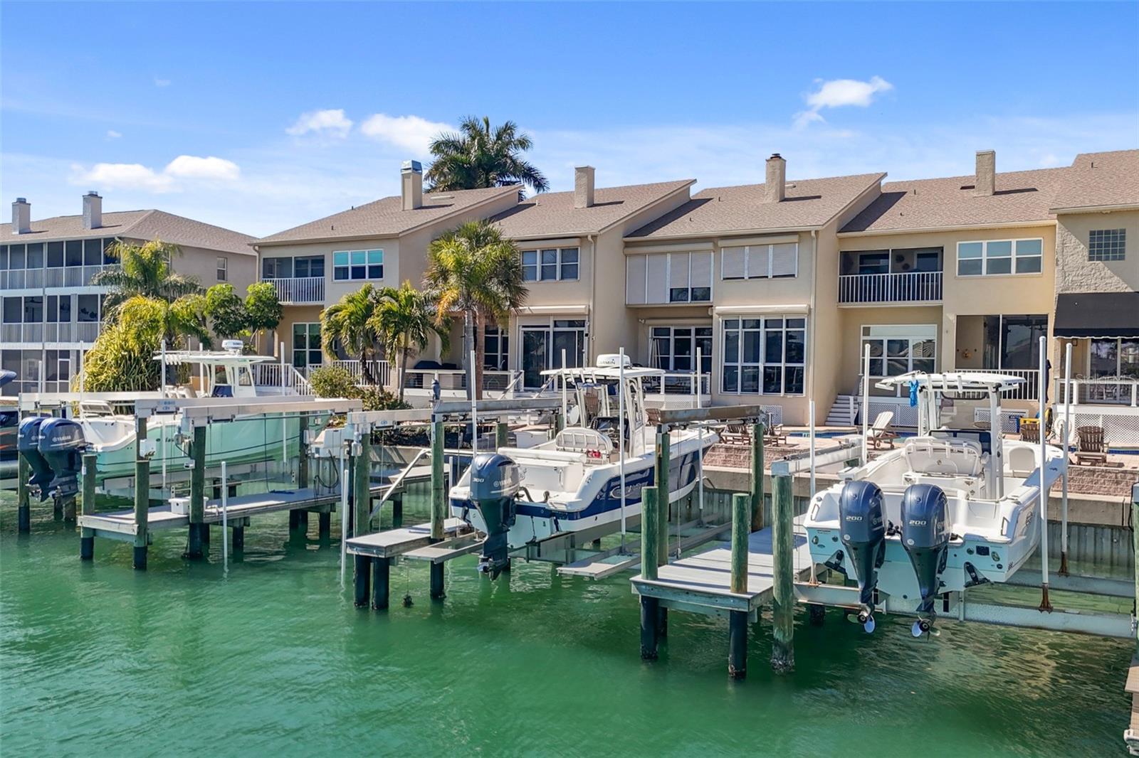 BRIDGEWATER TWNHMS - Residential