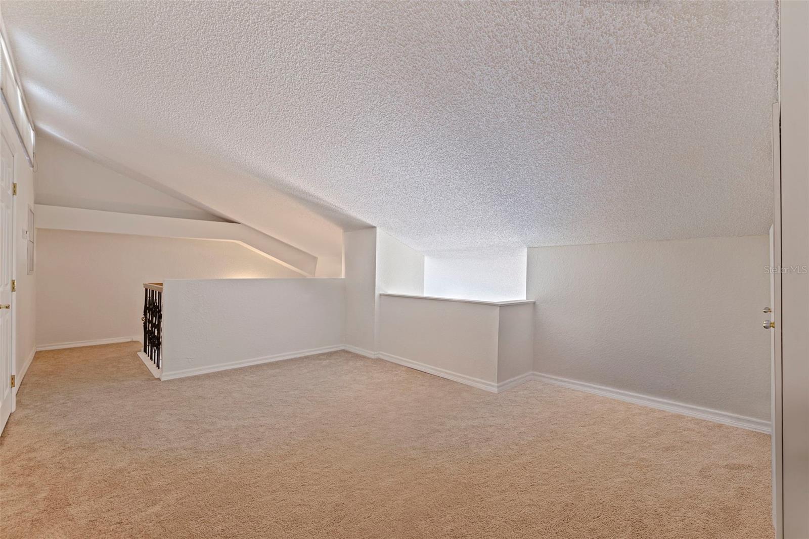 BRIDGEWATER TWNHMS - Residential