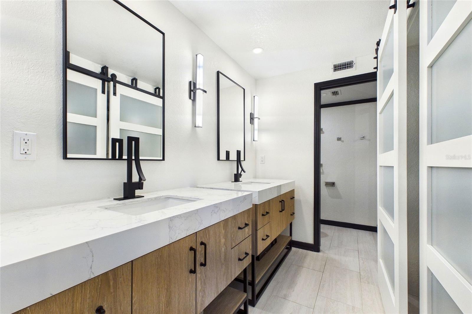 BRIDGEWATER TWNHMS - Residential