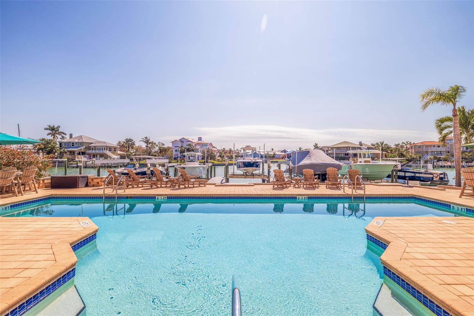 BRIDGEWATER TWNHMS - Residential