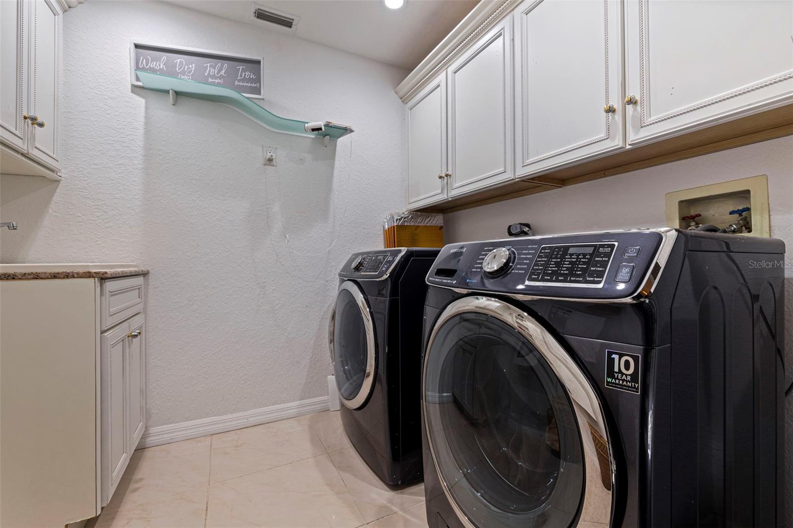 BRIDGEWATER TWNHMS - Residential