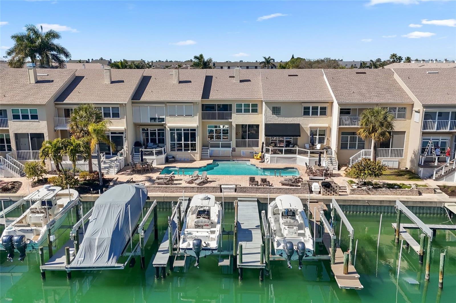 BRIDGEWATER TWNHMS - Residential