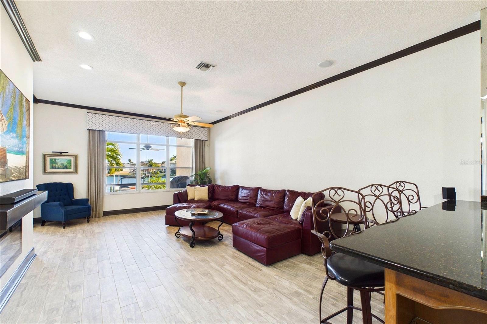 BRIDGEWATER TWNHMS - Residential