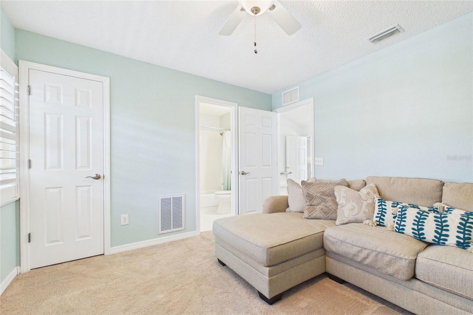 BRIDGEWATER TWNHMS - Residential