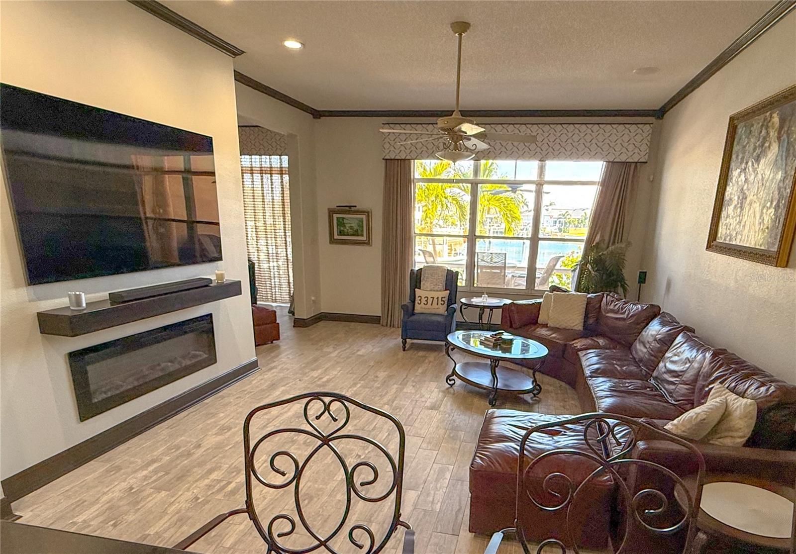 BRIDGEWATER TWNHMS - Residential