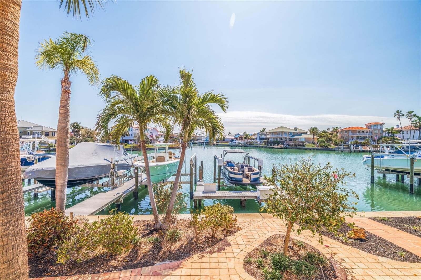 BRIDGEWATER TWNHMS - Residential