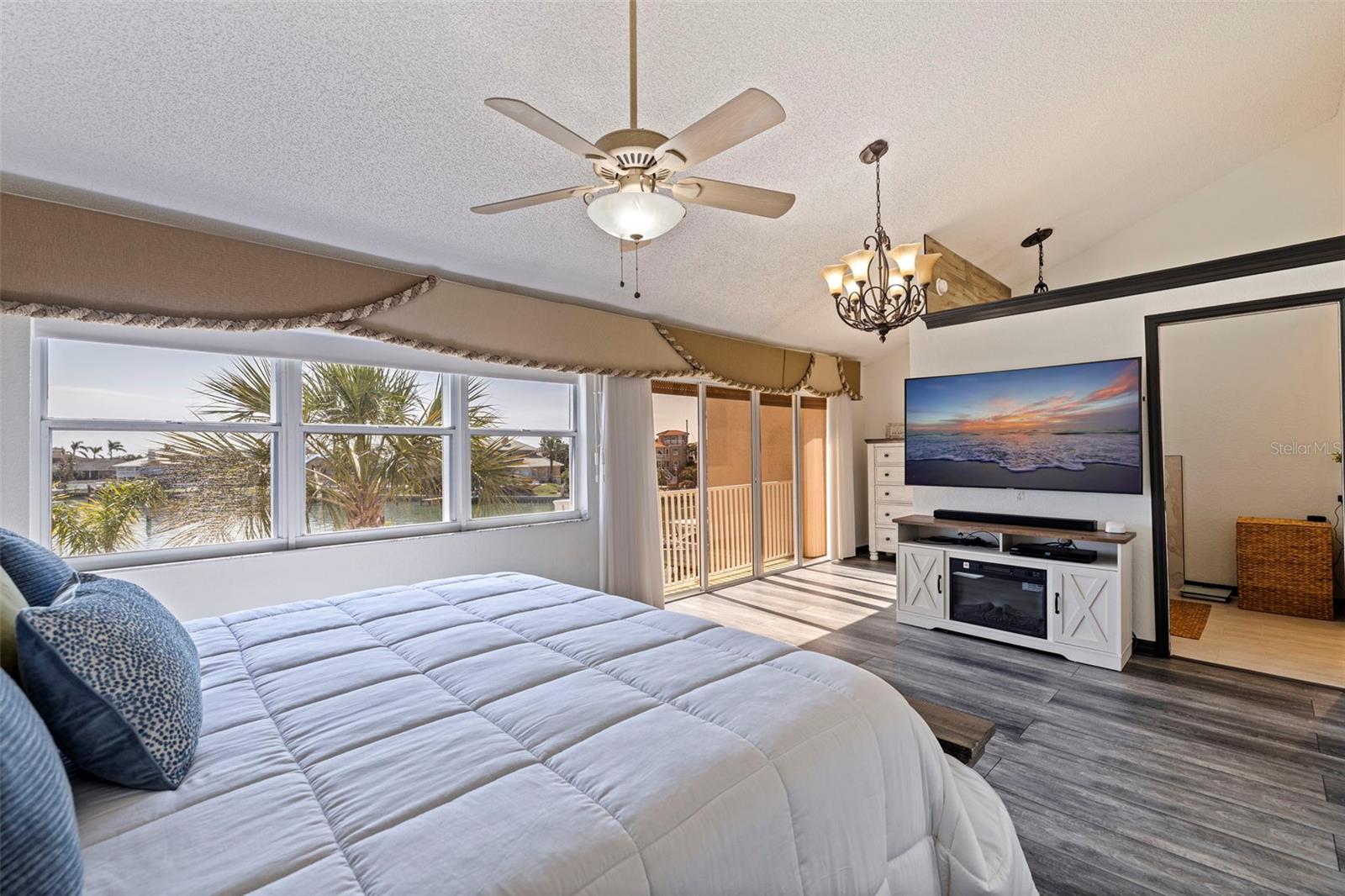 BRIDGEWATER TWNHMS - Residential