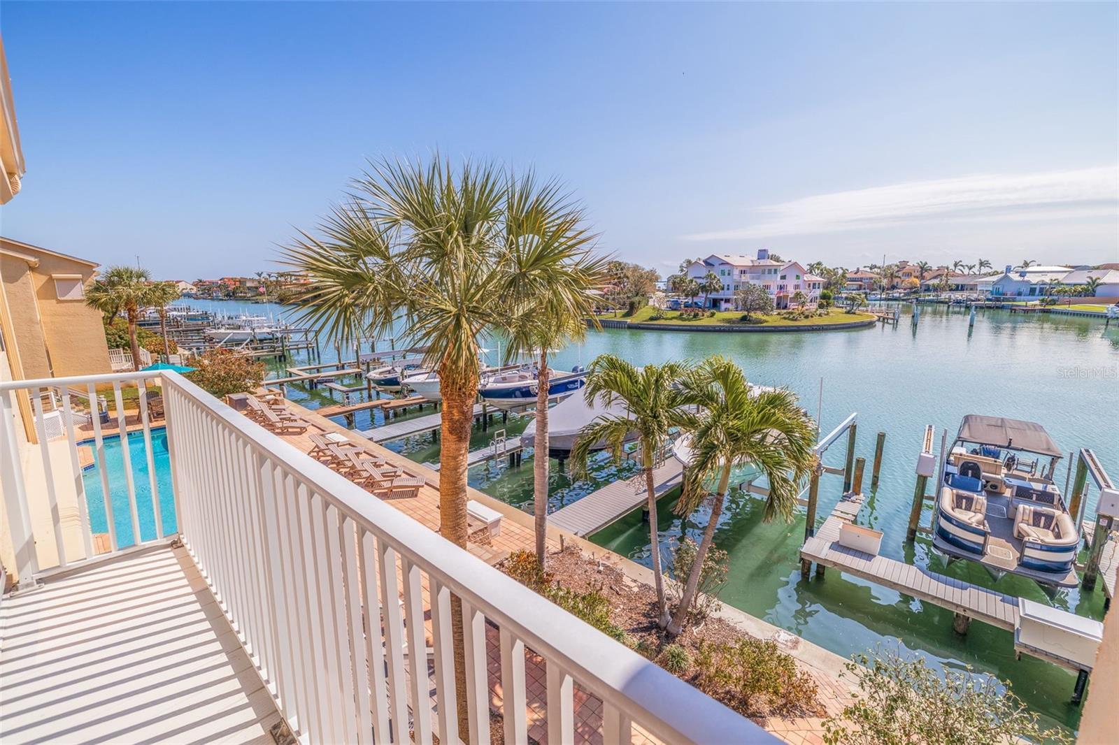 BRIDGEWATER TWNHMS - Residential