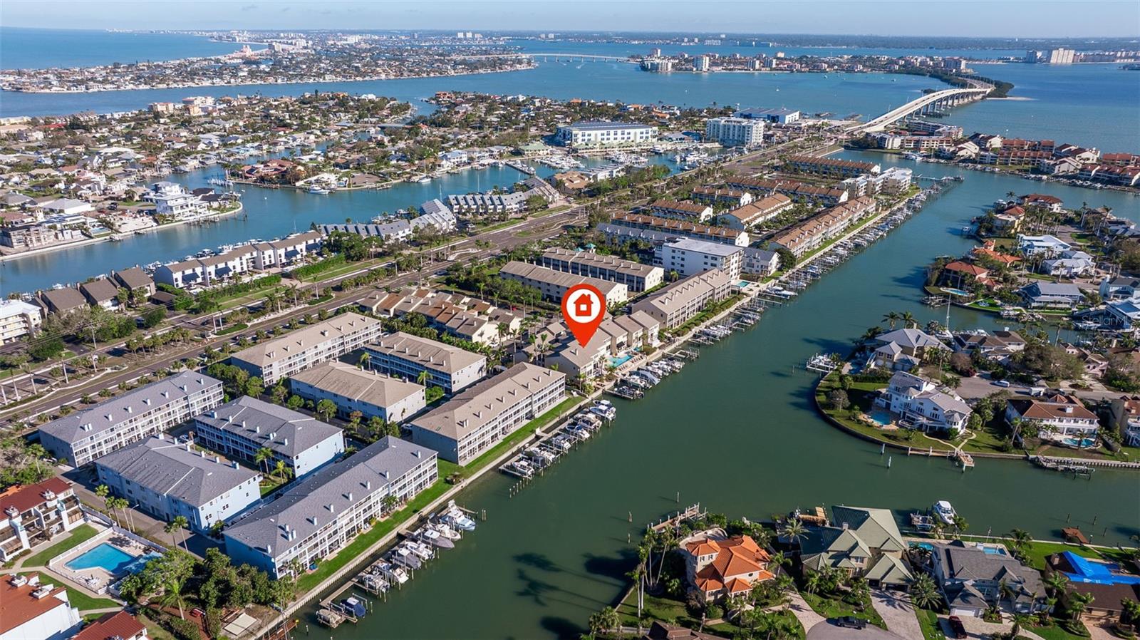 BRIDGEWATER TWNHMS - Residential