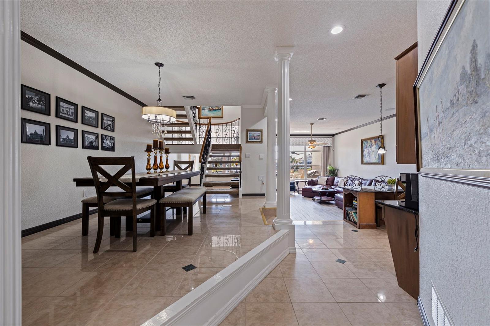 BRIDGEWATER TWNHMS - Residential