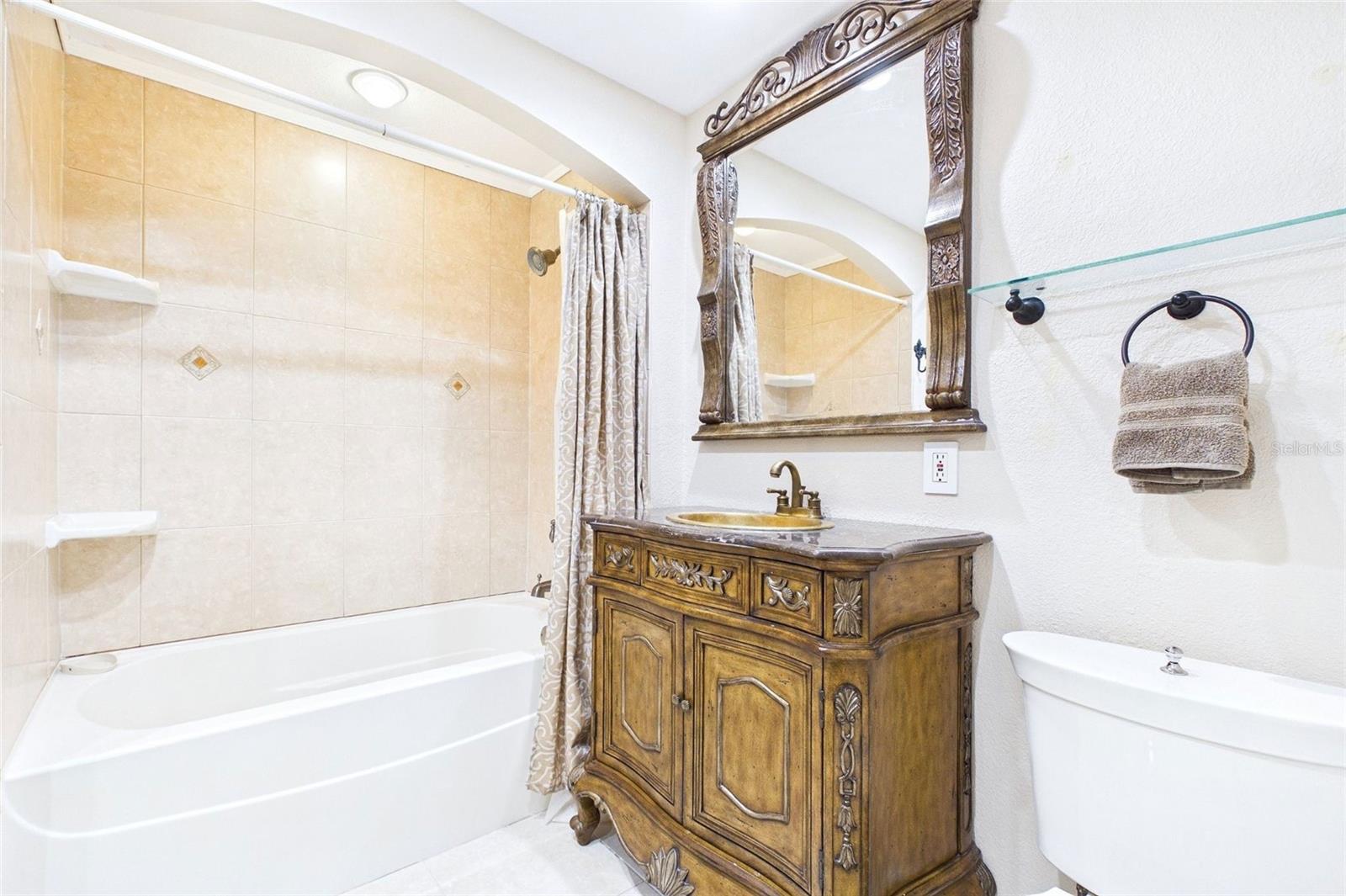 BRIDGEWATER TWNHMS - Residential